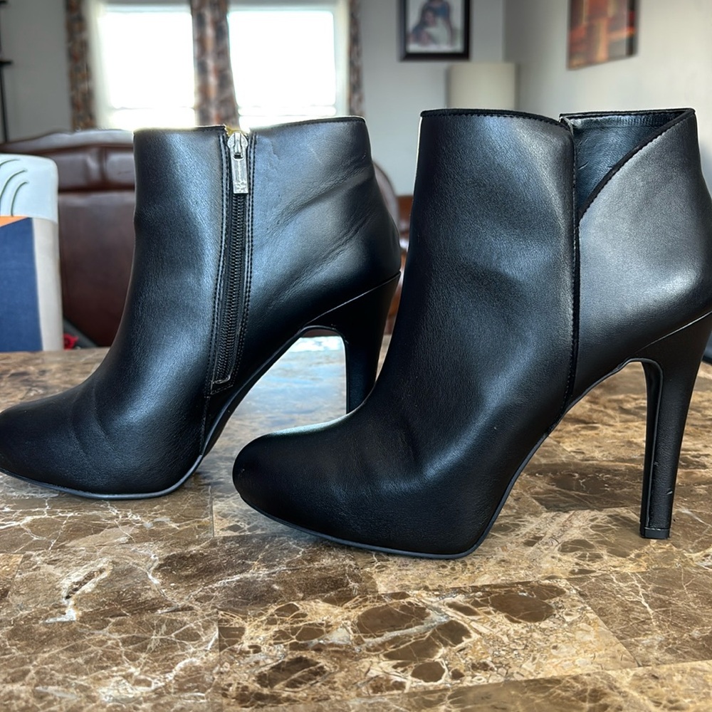 EUC J.Simpson 4inch ankle booties